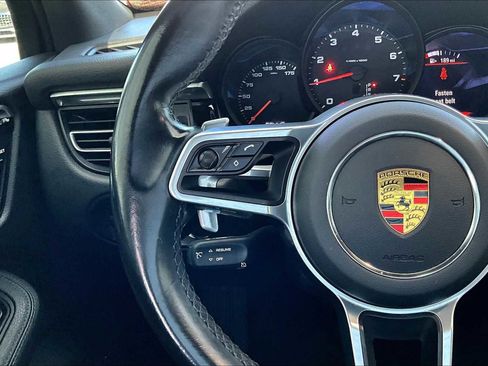 Used 2021 Porsche Macan image 23