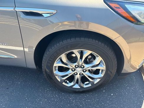 Used 2019 Buick Enclave Avenir w/ Avenir Technology Package AWD/4WD image 8