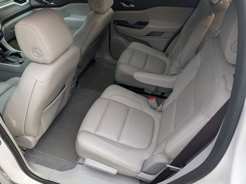 Used 2017 GMC Acadia SLT image 25