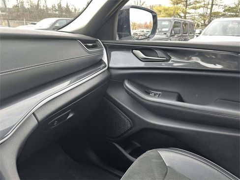 Certified 2023 Jeep Grand Cherokee Altitude image 34