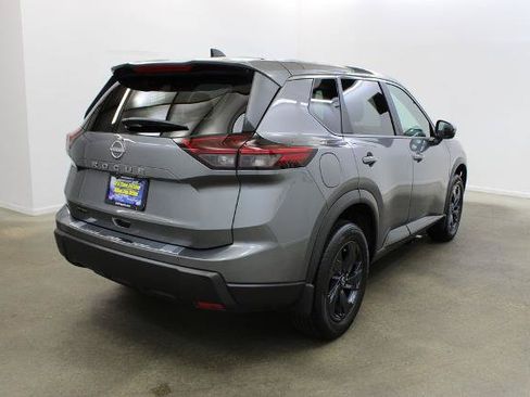 Certified 2026 Nissan Rogue SV FWD image 5