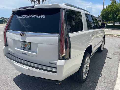 Used 2019 Cadillac Escalade Premium Luxury RWD image 20