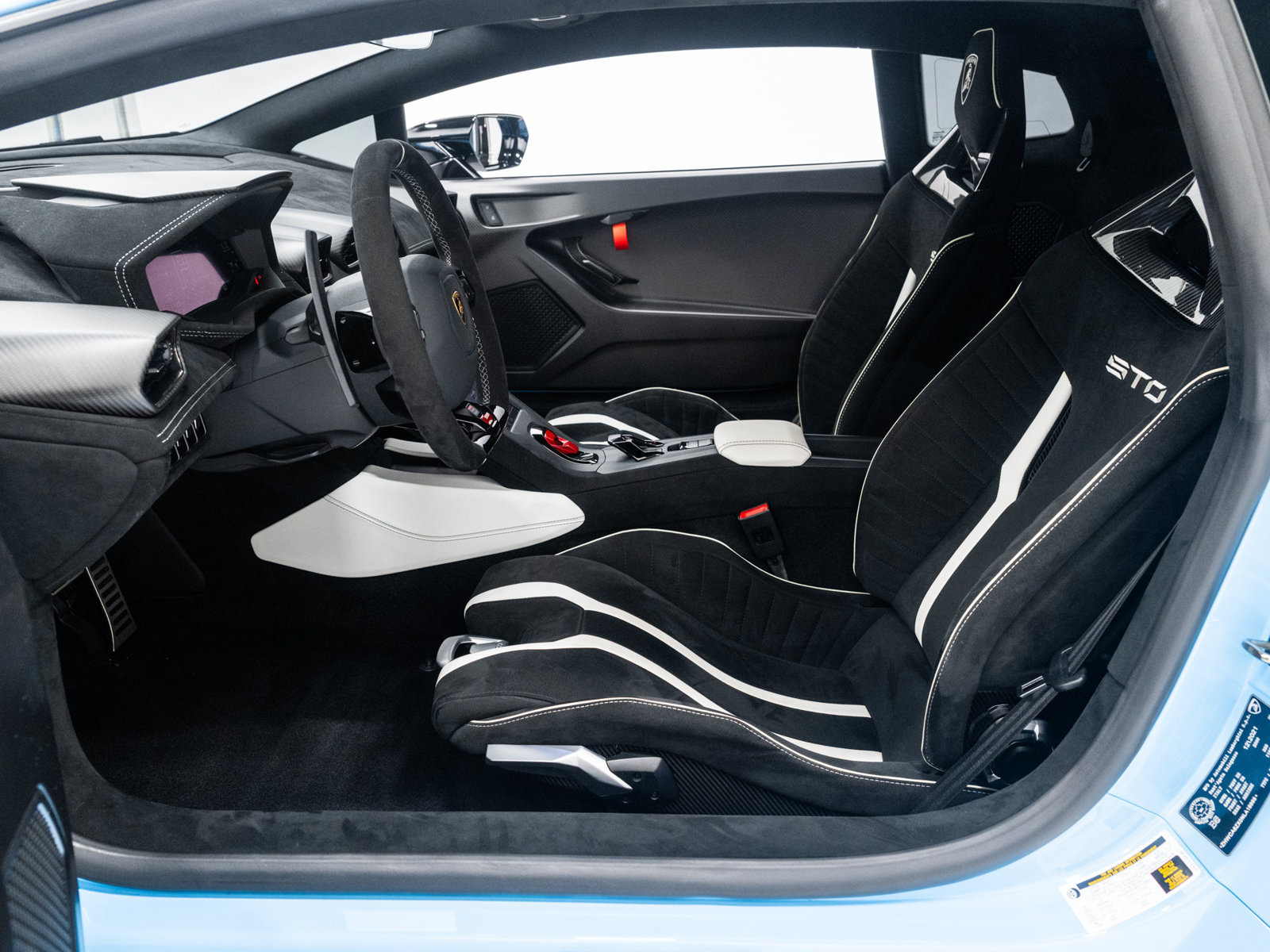 Used 2022 Lamborghini Huracan STO RWD image 31