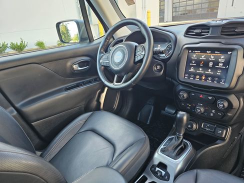 Used 2019 Jeep Renegade Limited w/ UConnect 8.4 Nav Group AWD/4WD image 10