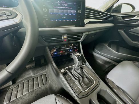 New 2025 Volkswagen Jetta SE image 16