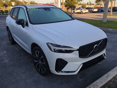 Used 2024 Volvo XC60 B5 Plus AWD/4WD image 29