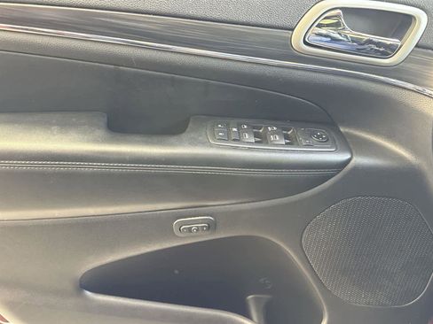 Used 2019 Jeep Grand Cherokee Limited image 22