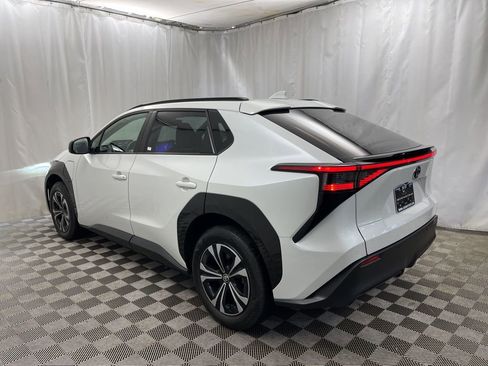 Used 2023 Toyota bZ4X XLE image 4