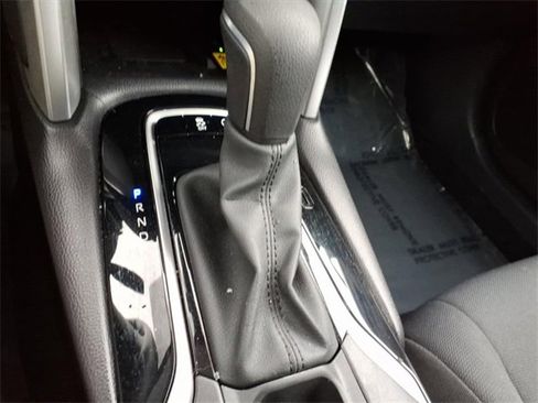 Certified 2022 Toyota Corolla Cross LE image 21