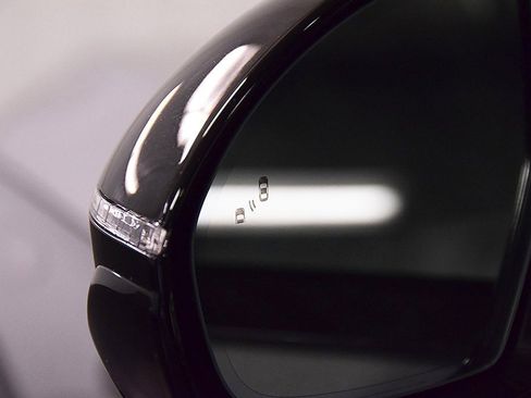 Used 2024 Lincoln Nautilus Reserve image 12