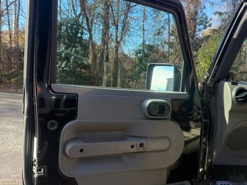 Used 2010 Jeep Wrangler Unlimited Sport image 24