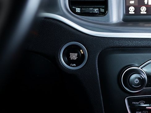 Used 2020 Dodge Charger SXT w/ Blacktop Package image 19