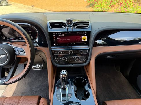 Used 2023 Bentley Bentayga Extended Wheelbase AWD/4WD image 4