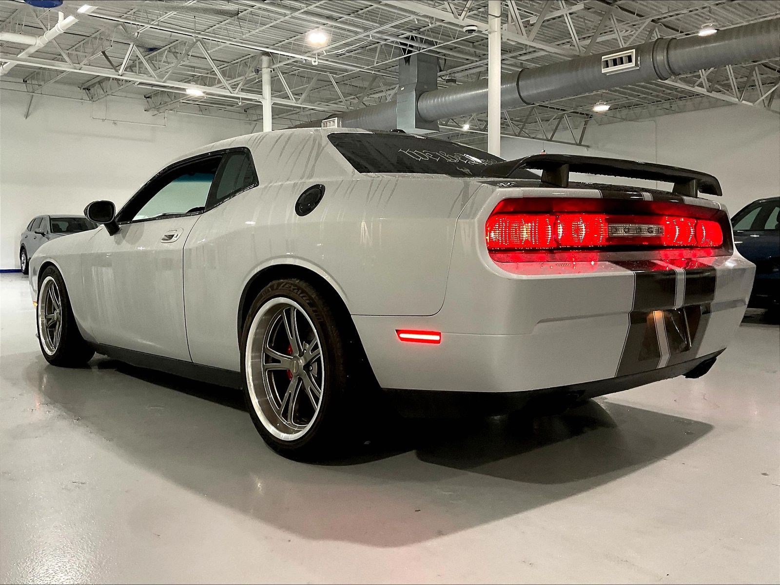 Used 2010 Dodge Challenger R/T RWD image 3