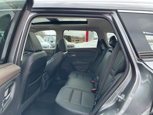 Used 2021 Nissan Rogue SV w/ Premium Package image 9