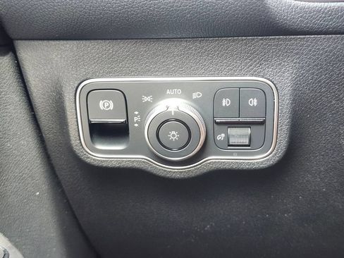 Used 2026 Mercedes-Benz GLB 250 4MATIC image 23