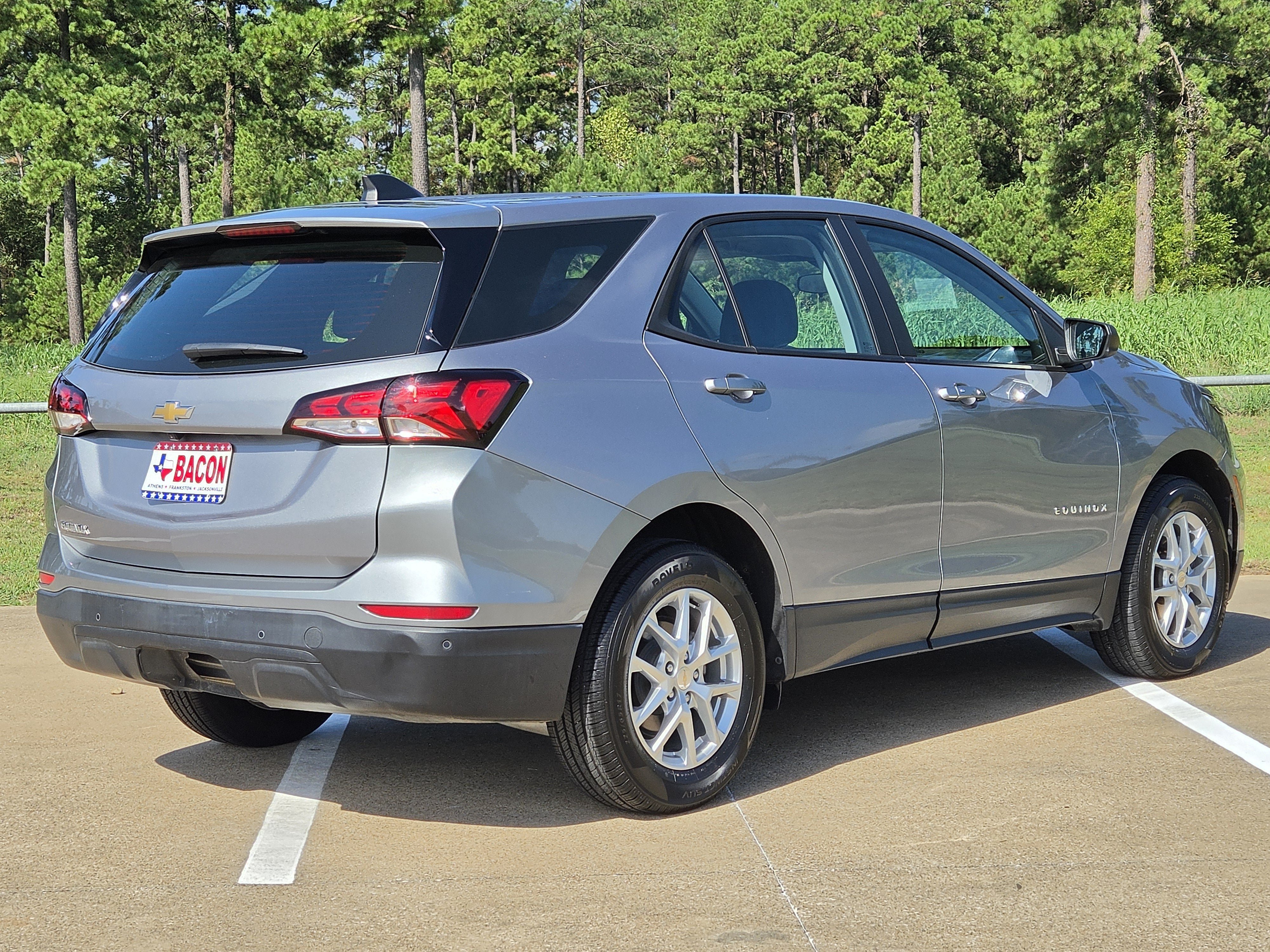 Used 2024 Chevrolet Equinox LS w/ Driver Confidence II Package FWD image 4
