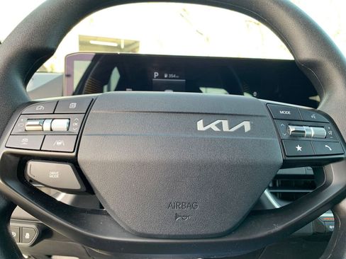 Used 2025 Kia K4 LXS image 28