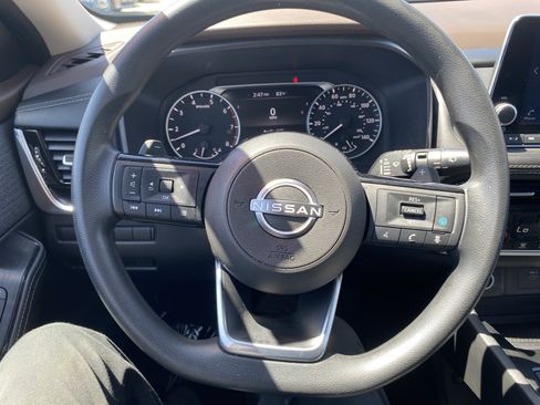 Used 2023 Nissan Rogue SV FWD image 14