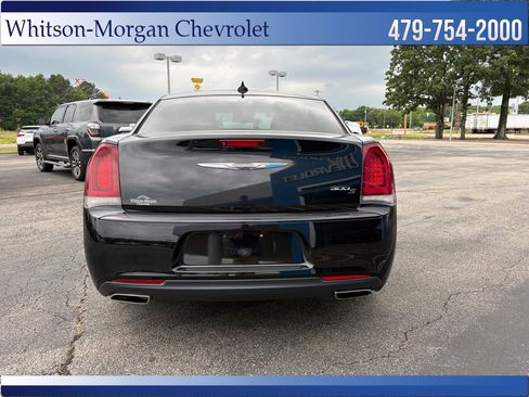Used 2018 Chrysler 300 S RWD image 7