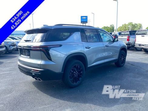 Used 2024 Chevrolet Traverse LT w/ Midnight/Sport Edition FWD image 7