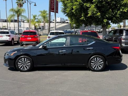 Used 2024 Nissan Altima 2.5 SV FWD image 4