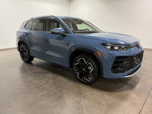 New 2026 Volkswagen Tiguan SEL R-Line image 2