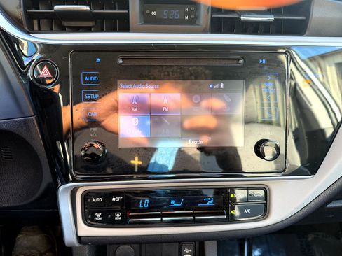 Used 2019 Toyota Corolla LE image 13