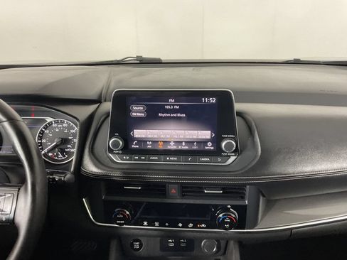 Used 2025 Nissan Rogue SV AWD/4WD image 13