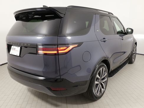 Used 2024 Land Rover Discovery Dynamic SE AWD/4WD image 13