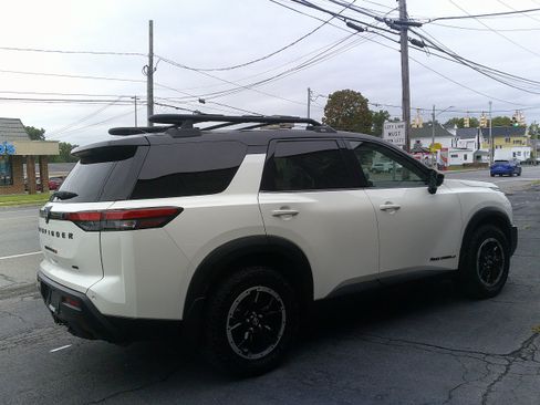 Used 2024 Nissan Pathfinder Rock Creek AWD/4WD image 9