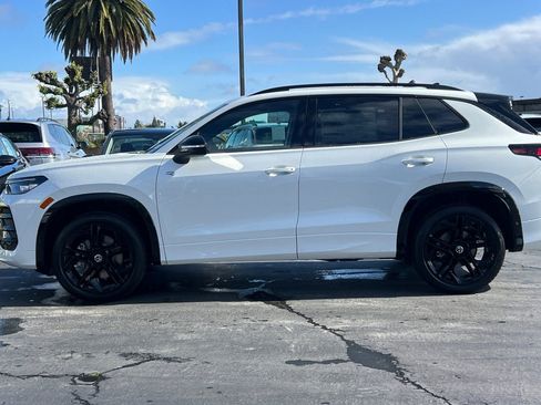 New 2026 Volkswagen Tiguan SE R-Line image 7