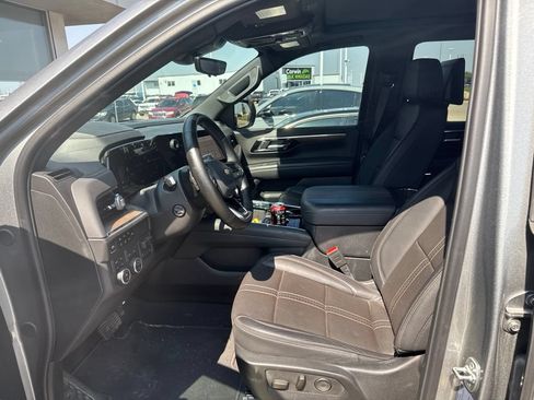 Used 2025 Chevrolet Tahoe High Country AWD/4WD image 18
