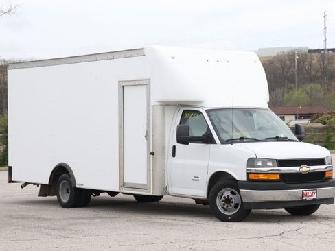 Used 2021 Chevrolet Express 4500 Extended w/ Power Convenience Package RWD image 2