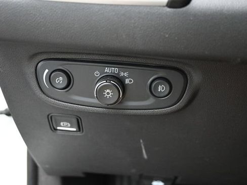Used 2024 GMC Terrain SLT AWD/4WD image 32