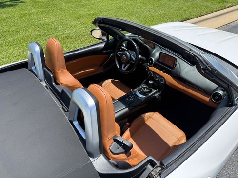 Used 2017 FIAT 124 Spider Lusso RWD image 23