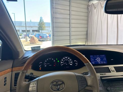 Used 2005 Toyota Avalon Limited FWD image 25