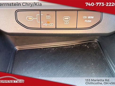 Used 2025 Kia Carnival FWD image 18