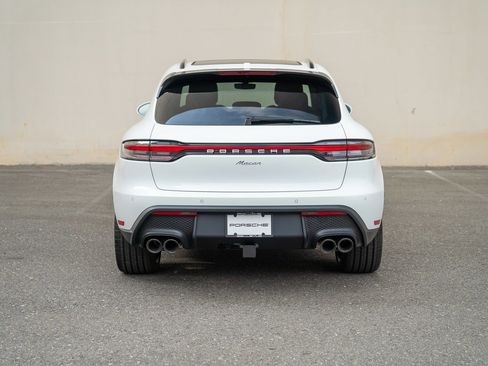 Certified 2025 Porsche Macan image 7