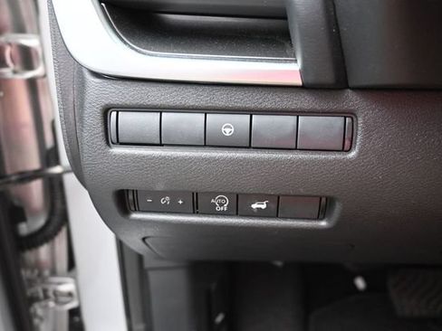 Used 2025 Nissan Rogue SV AWD/4WD image 34