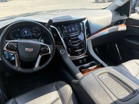 Used 2019 Cadillac Escalade ESV Luxury AWD/4WD image 23
