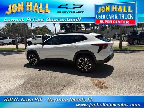 Used 2025 Chevrolet Trax RS FWD image 6