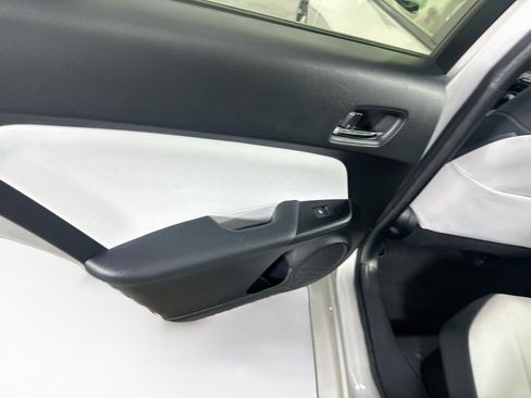 Used 2016 Toyota Prius Three Touring FWD image 25