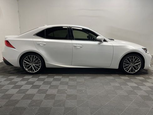 Used 2018 Lexus IS 300 image 4