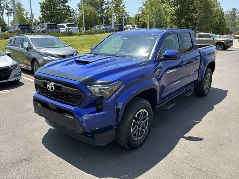 Used 2025 Toyota Tacoma TRD Sport AWD/4WD image 5