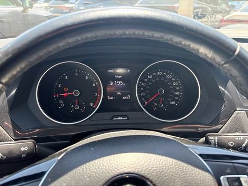 Used 2021 Volkswagen Tiguan SE FWD image 4