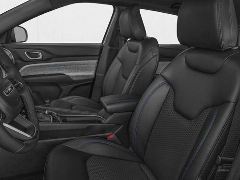 New 2026 Jeep Compass Latitude AWD/4WD image 6