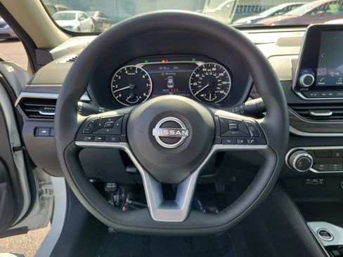 Used 2025 Nissan Altima 2.5 SV FWD image 21