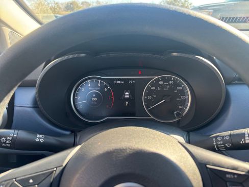 Used 2025 Nissan Versa SV image 38