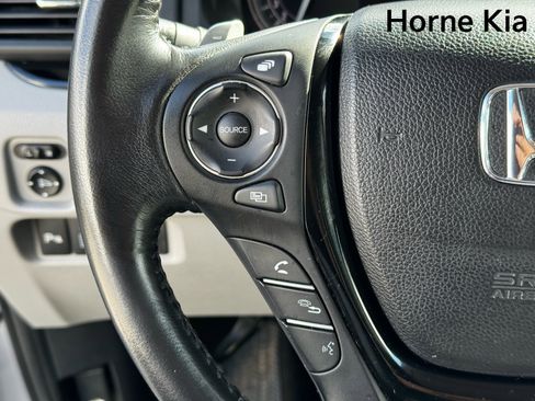 Used 2017 Honda Pilot Touring image 18